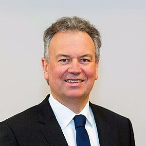 Dr. Wolfgang Schwarz