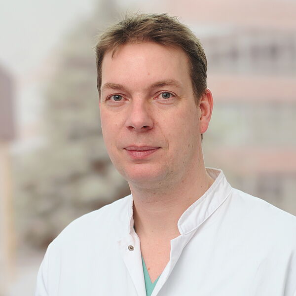 Dr. med. Tim Mäcken, Oberarzt Fachbereich Anästhesiologie, Intensiv- und Schmerzmedizin